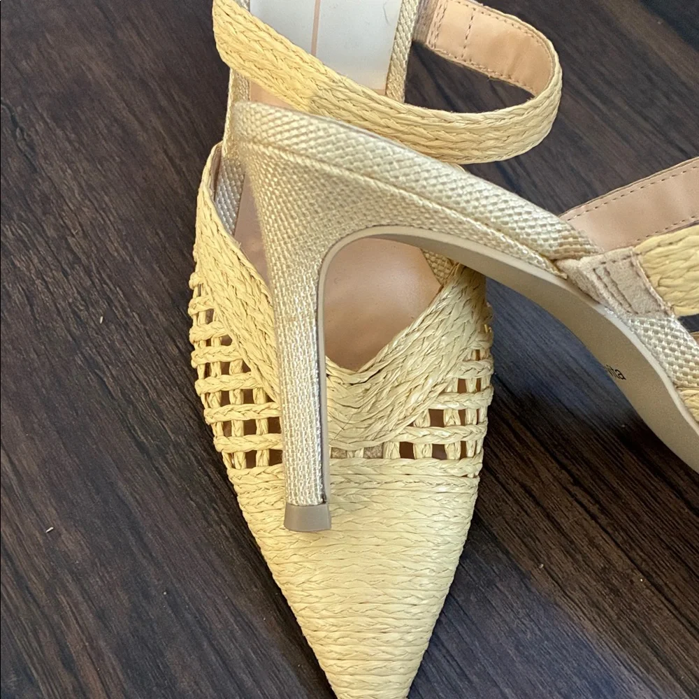 Dolce Vita Women's Mustard Woven healed sandals. - Picture 5 of 5